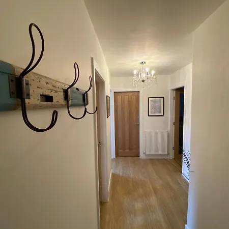 Апартаменты The North Bay Hideaway,